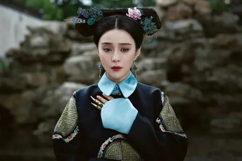 画框里的女人
