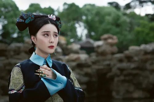 画框里的女人