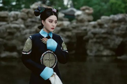 画框里的女人