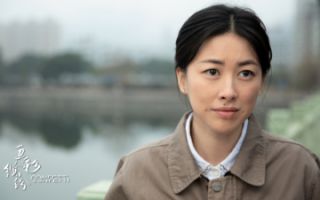 电影《五彩缤纷》定档3月6日，朱珠素颜诠释“文盲”母亲