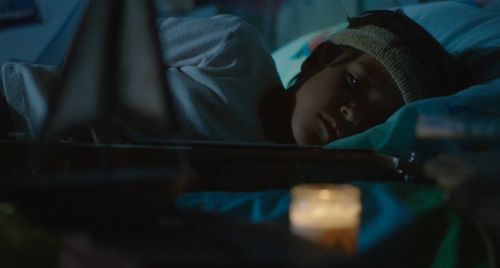 一个叫小小船的男孩