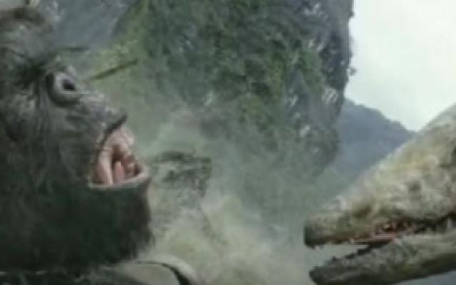 金刚骷髅岛：金刚为救人类大战恐龙