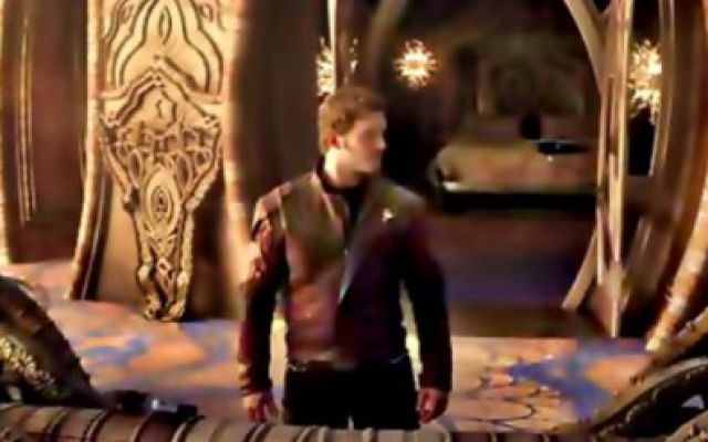 《银河护卫队2》星爵撩妹片段 与卡魔拉浪漫共舞