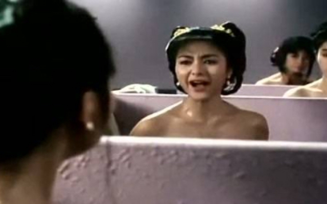 妖魔道：美女在澡堂洗澡，肥皂竟然开口说话，好有情调 