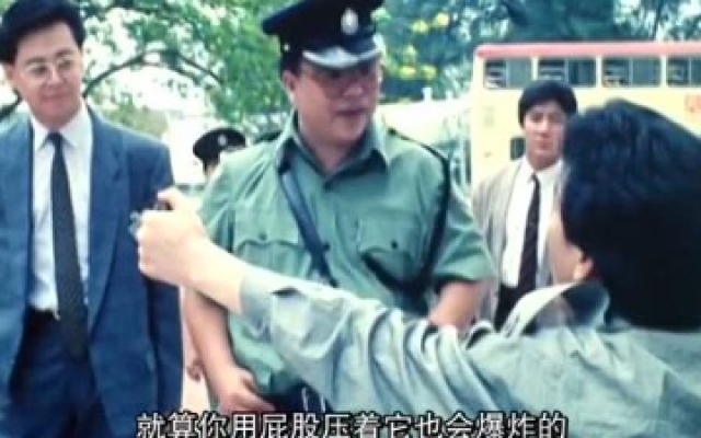 贼圣：警长真英勇，手榴弹在手里当篮球玩，最后被炸成狗熊