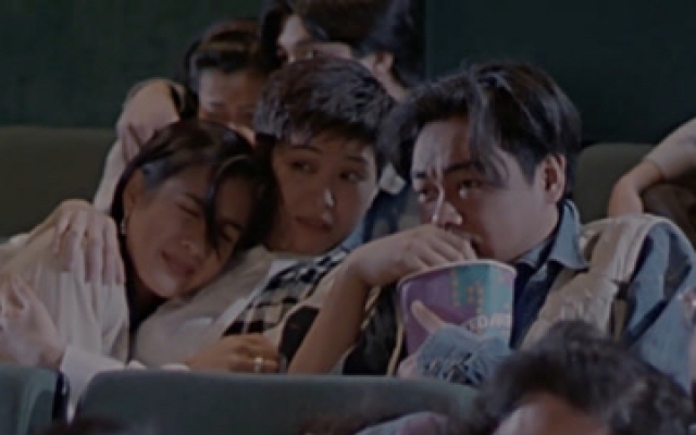 《神探磨辘》影院内全是“情侣”，刘青云非要跟钟丽缇挤在一起