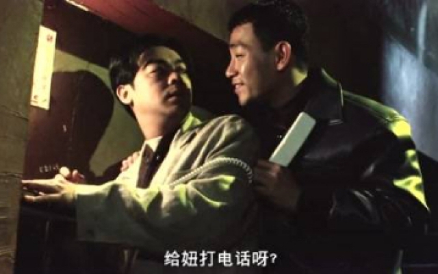 龙虎新风云：刘青云给警察打电话，却被黑帮兄弟半路截胡