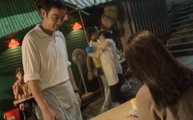 摄氏32度：美女心太毒了，小孩子竟然都下手 