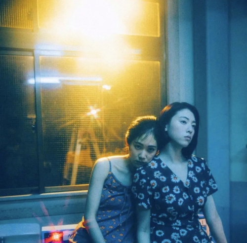 亲爱的她