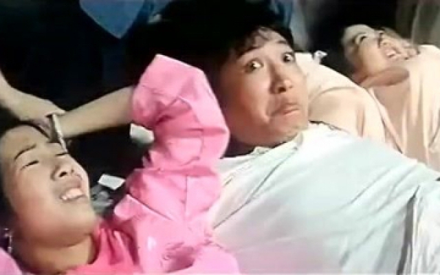 老虎田鸡：洪金宝真有精力，还玩起“一龙双凤”，真是会玩啊