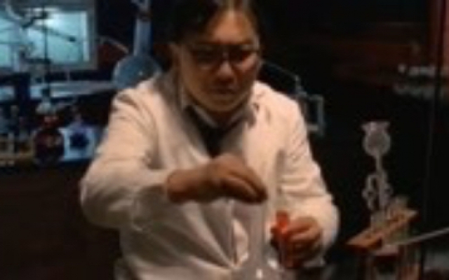 鬼马飞人：曹查理调戏钟楚红想逼钟镇涛出手，反被黑社会毒打一顿