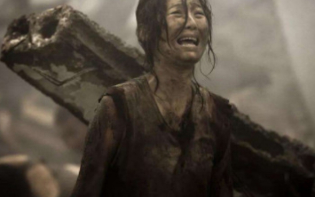 唐山大地震：地震失踪的女儿回来了，母亲下跪忏悔，看哭了