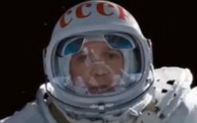 天际行者：两人去太空执行任务，经历了重重困难，回到地球后却更加绝望了
