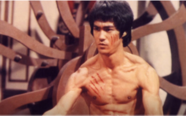 李小龙看起来很瘦，为什么力量却那么大？看完恍然大悟！ 