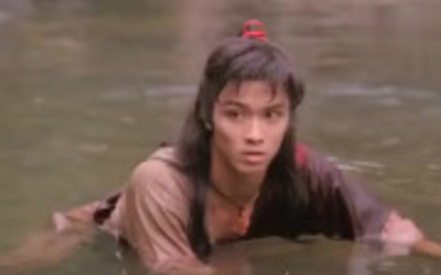 水儿武士：女子拼命从水中救回来的骨灰坛，打开后却装满了水