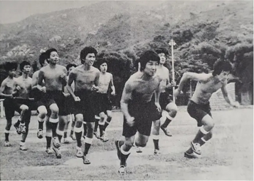 波牛