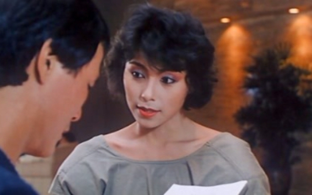 谁是鬼：女子被鬼附身，她让客人填表格，是在寻找八字属阴的人！