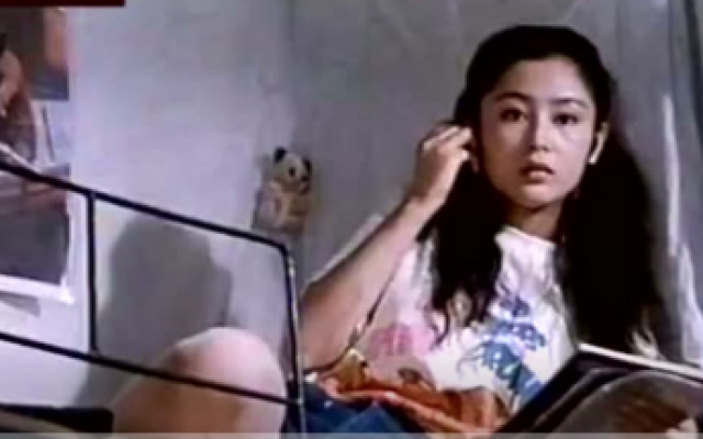 陈红21岁时,在《都市刑警》里饰演美丽单纯的女大学生