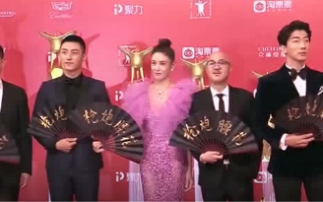 黄景瑜变身电影咖，新片《枪炮腰花》出征上海电影节，气势十足