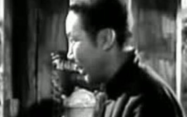 小伙嫌老板的盐太贵，老板想降价卖给他