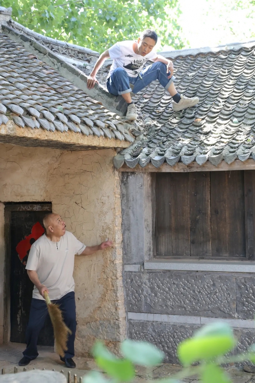 石头村变形记