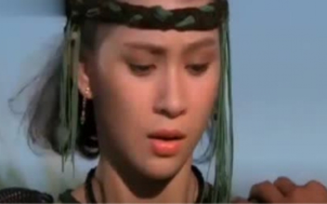 美女武功独步天下，怎料男子竟深藏不露，摄魂大法让美女失去意识