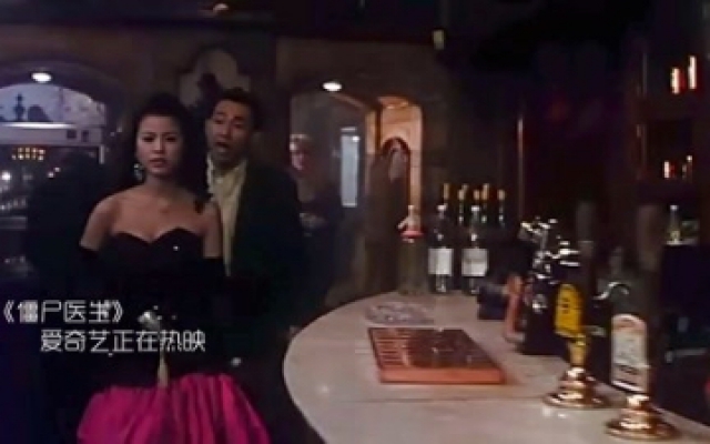 僵尸医生：男子看到美女被欺，前去帮忙，不料自己跳进僵尸坑。