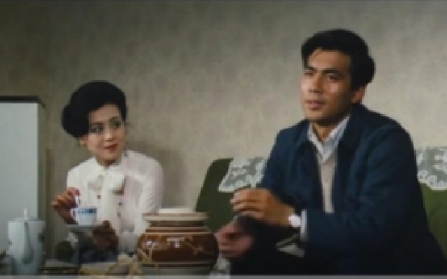 朱时茂经典电影，80年代初800元一个的瓷瓶，朱时茂买了泡菜坛子！