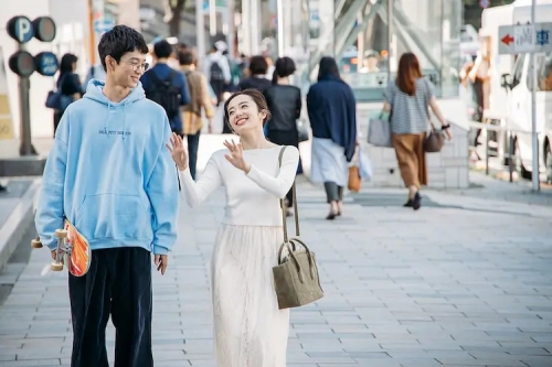 透视画男孩与全景画女孩