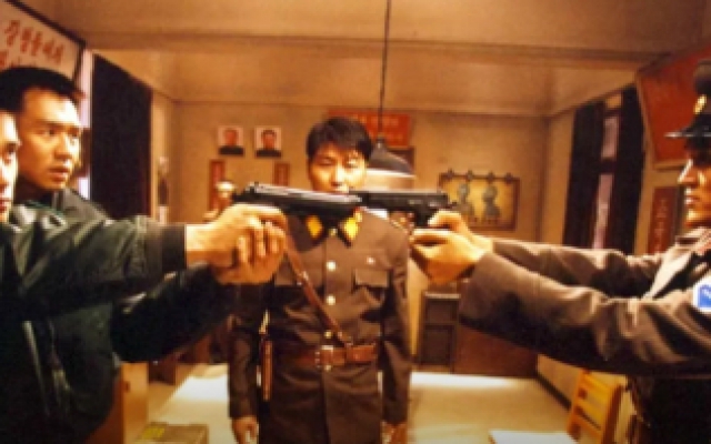 韩国高分惊悚战争片《共同警备区》兄弟自相残杀，有苦难言