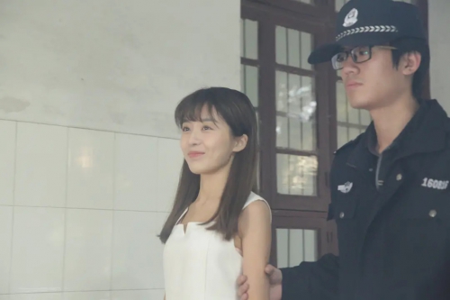 骇故事之女舍惊魂