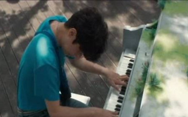 那就是我的世界：哥哥终于在广场上找到弹钢琴的弟弟