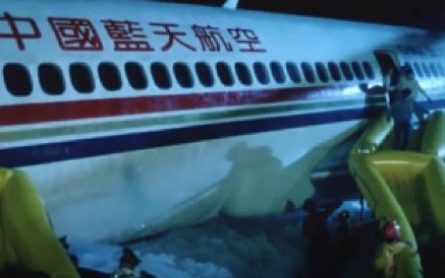 中国第一部空难片惊心动魄，当年多少人看了不敢坐飞机！