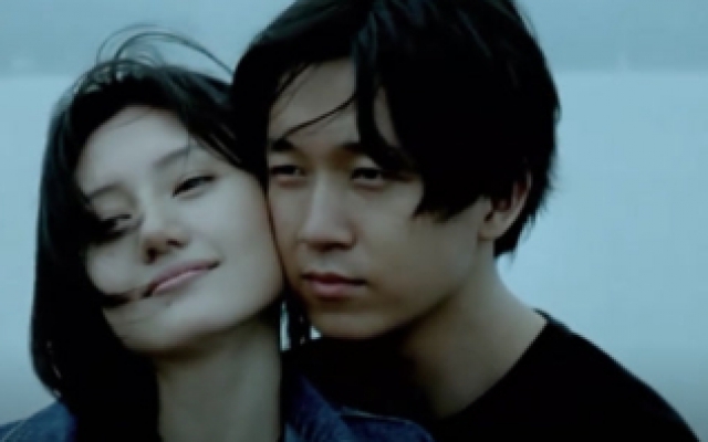 一部由潘粤明主演的早期警匪电影《蓝色爱情》，难得的好片，值得一看
