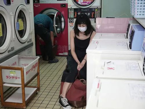 在公交车站直到黎明 夜明けまでバス停で