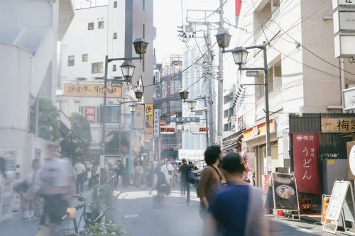在街上 街の上で