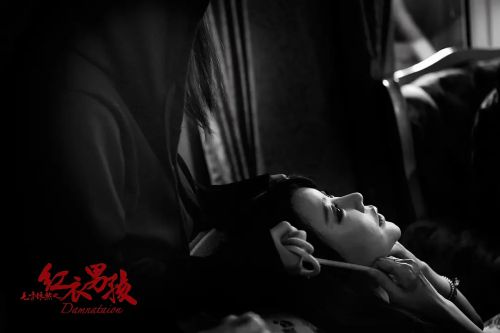 毛骨悚然之红衣男孩