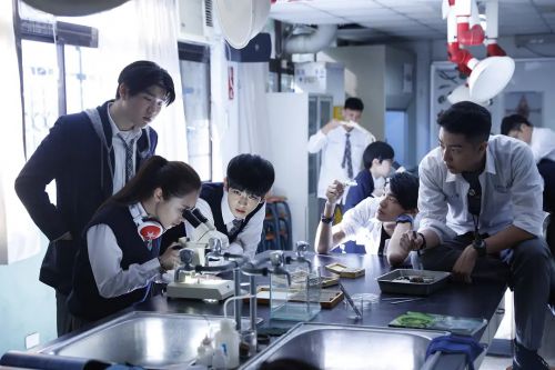 报告老师！怪怪怪怪物！