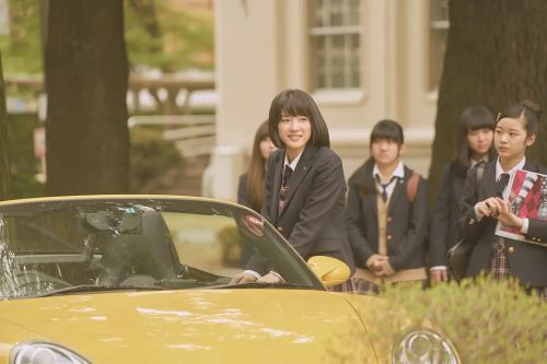 蜜桃女孩