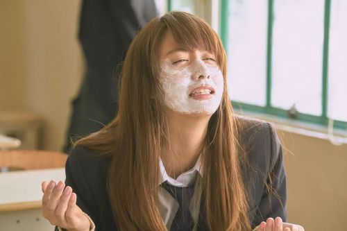 蜜桃女孩