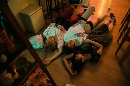 滚动的玻璃球 転がるビー玉