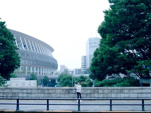 滚动的玻璃球 転がるビー玉