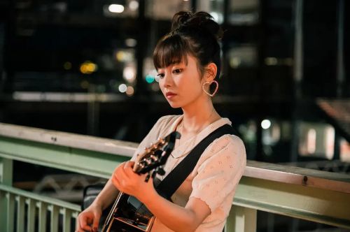 滚动的玻璃球 転がるビー玉