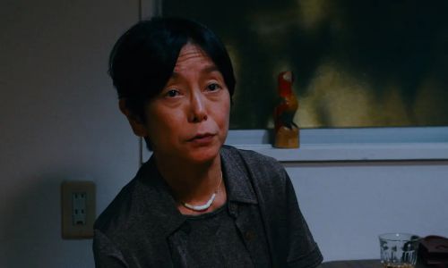 彼女来来
