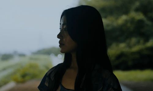 彼女来来