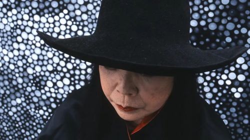 草间弥生的生活