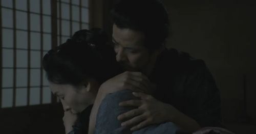 山茶花飘零 散り椿