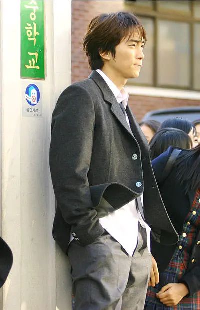 那小子真帅