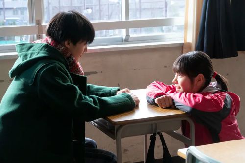 若水沿流落于海 水は海に向かって流れる