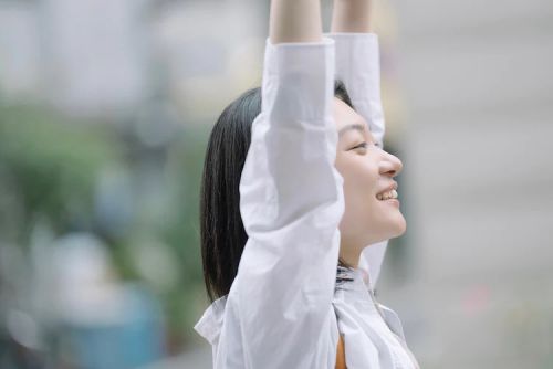 不愿恋爱的雀斑小姐